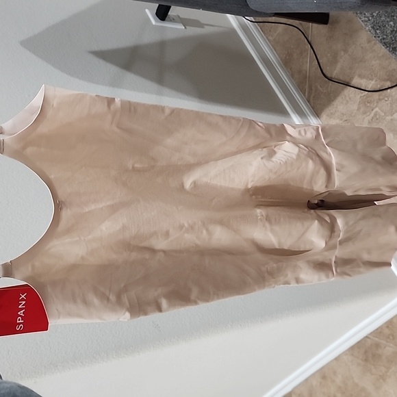 Bodysuit brand new spanx nude color. Size small - Picture 4 of 7